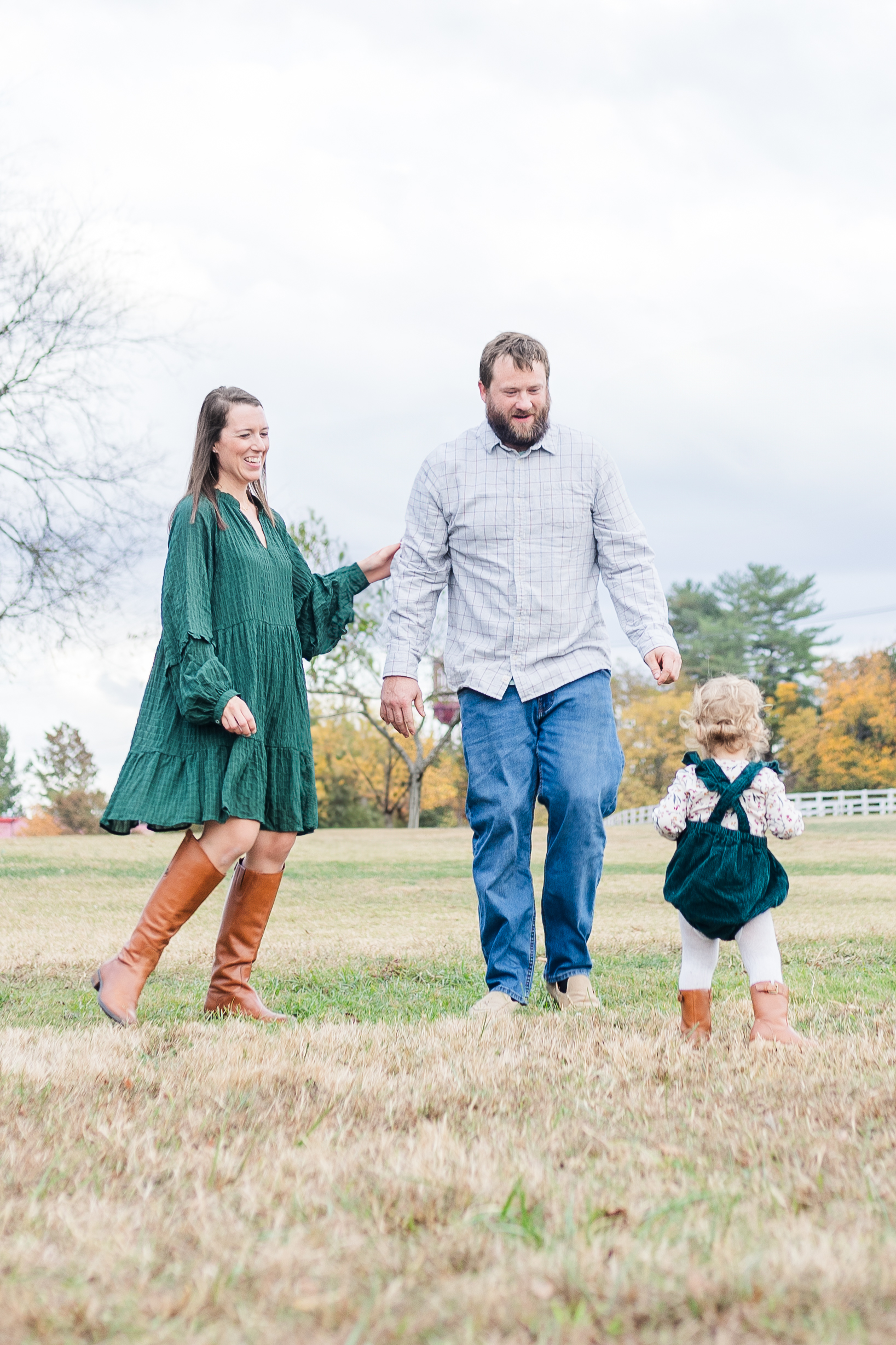 nashville-fall-mini-sessions-2025-couple-with-child-playing-in-fall-park